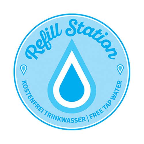 Logo der Aktion Refill Deutschland: Einrichtungen mit diesem Logo bieten kostenlos Leitungswasser an; die Camera Obscura gehört u. a. dazu.