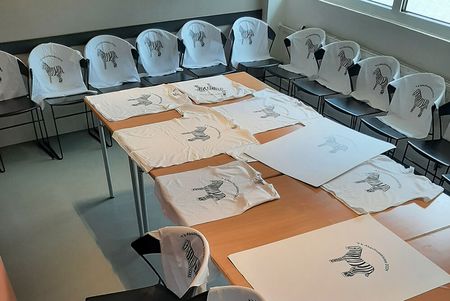 T-Shirts der Zebraklasse beim Siebdruck-Workshop in der Camera Obscura Mülheim